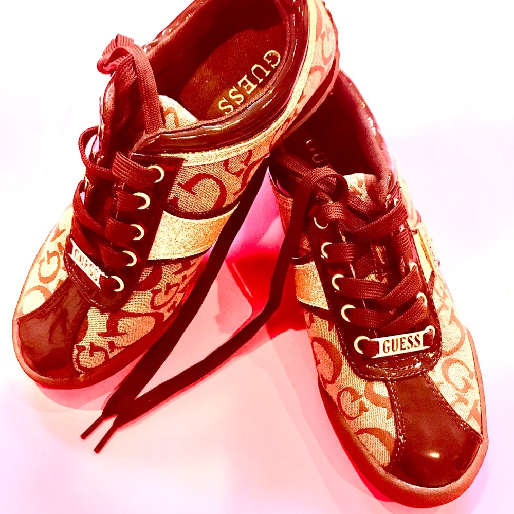 Brand New GUESS Women signature G logo shoes 7M